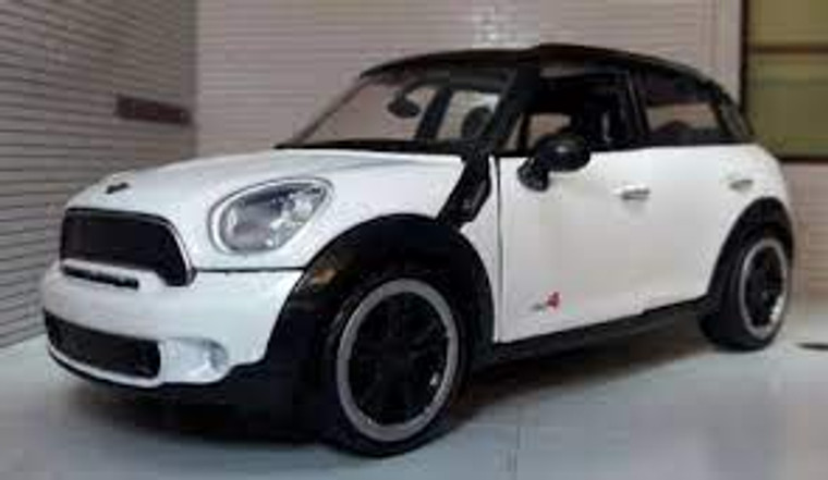 Motor Max #73353WH 1/24 Mini Cooper S Countryman-White/Black