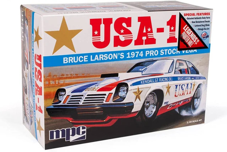MPC #828 1/25 Scale Bruce Larson's 1974 Pro Stock Vega USA-1