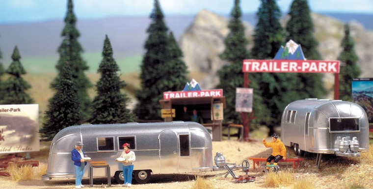 Walthers SceneMaster #949-2902 HO Camp  Site With Trailer