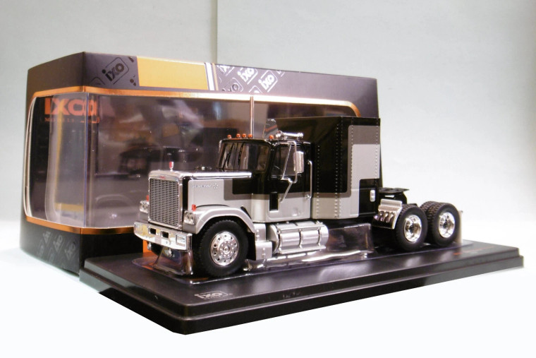 IXO #TR117 1/43 GMC General – 1980