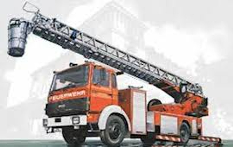 Italeri #3784 1/24 Iveco Magirus DLK26-12 Ladder Truck