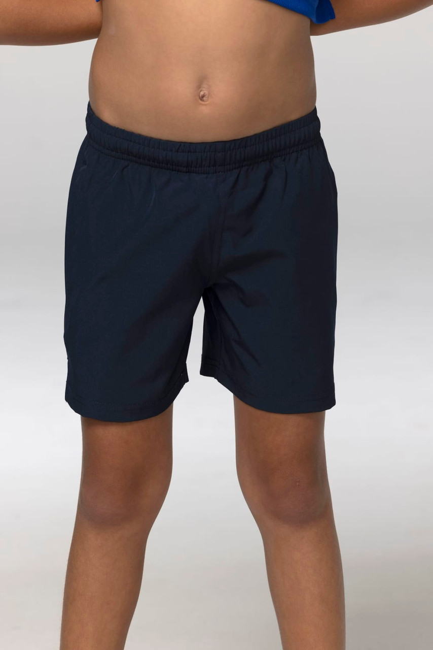 Navy training shorts for kids with an elastic waistband, suitable for sports activities. Features a small logo.