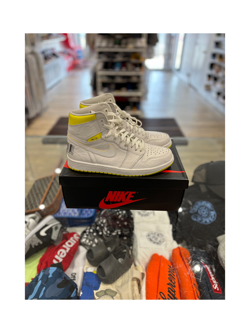 Jordan 1 First Class Flight (Pre-Owned)