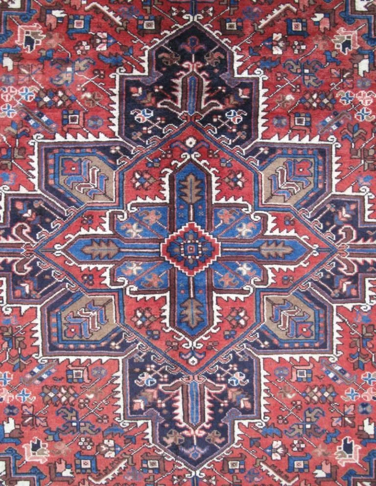 9 x 11 Persian Heriz Rug - Close-up of Design