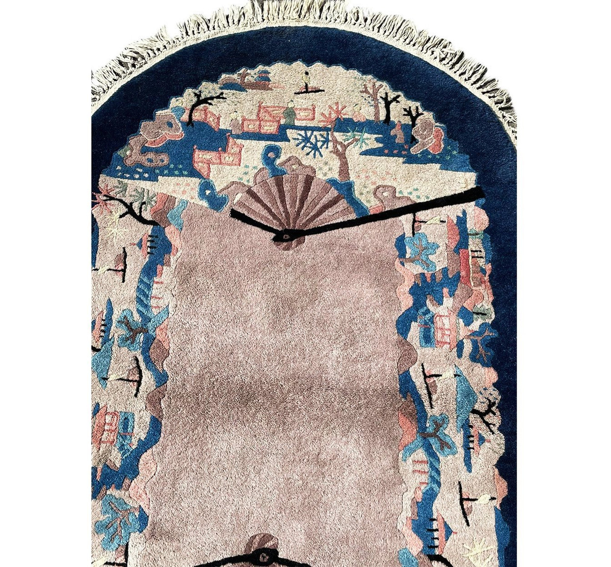 Field of a 2'3" x 5'5" Oval Rug