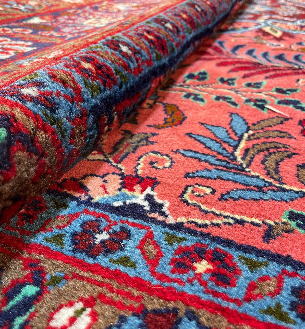 6'8" x 6'8" Persian Sarough Square Rug