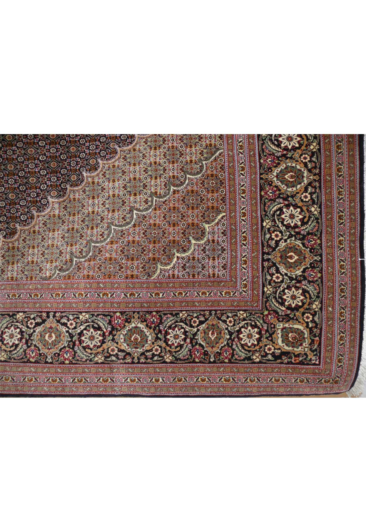 Detailed shot of the elegant border on the 7' x 10' Persian Tabriz Mahi Rug, displaying traditional motifs