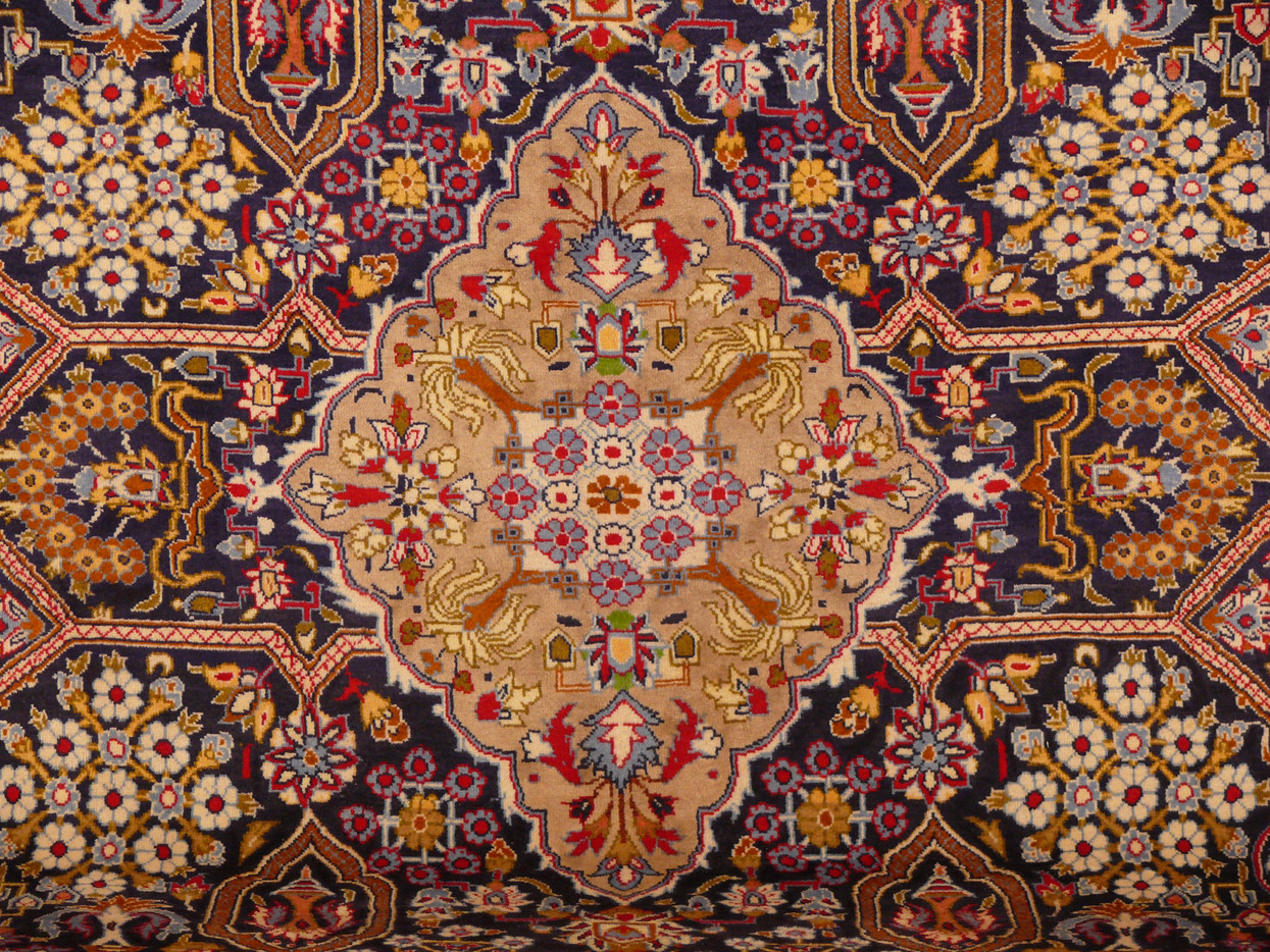 10 x 14 Persian Isfahan Rug with corner Medallion