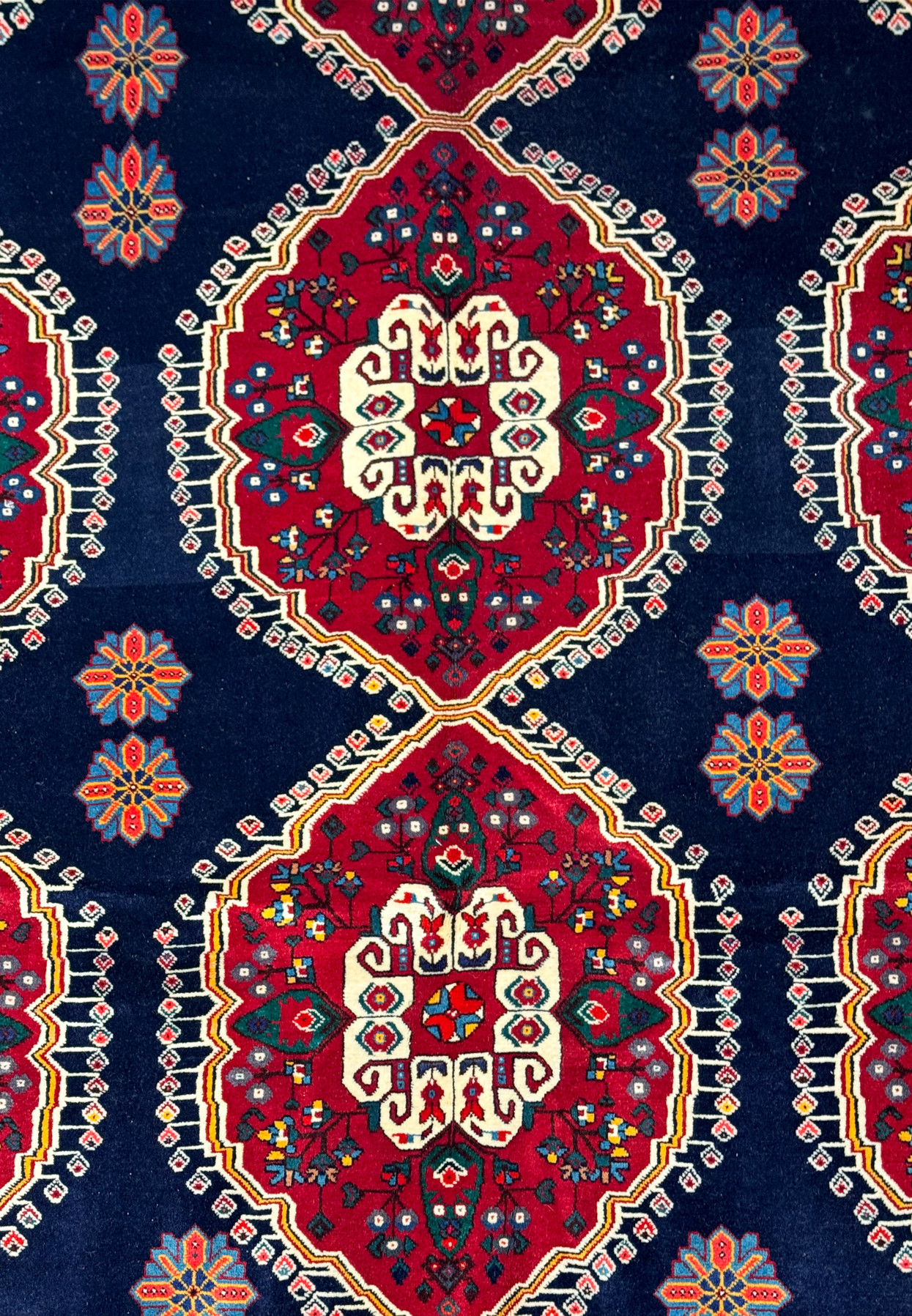 Premium 5x8 Persian Qashqai Rug - Authentic Tribal Elegance for