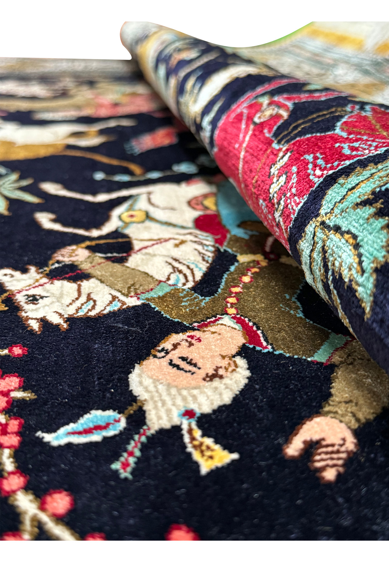 Close up view of the fine Qum Persian Rug 5x7. Fine 100% Silk detail view