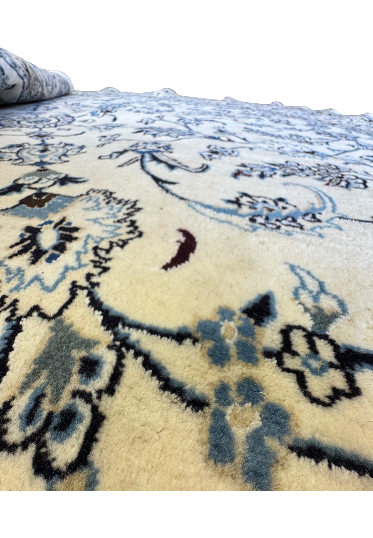 Full display of Persian Nain Round Rug showing intricate border and central floral design