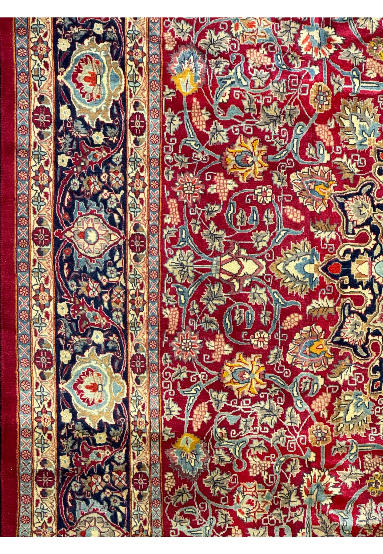 Detailed edge and corner design of a Persian Mahal rug, displaying the fine craftsmanship and symmetrical patterns that enhance its antique charm and overall visual appeal.