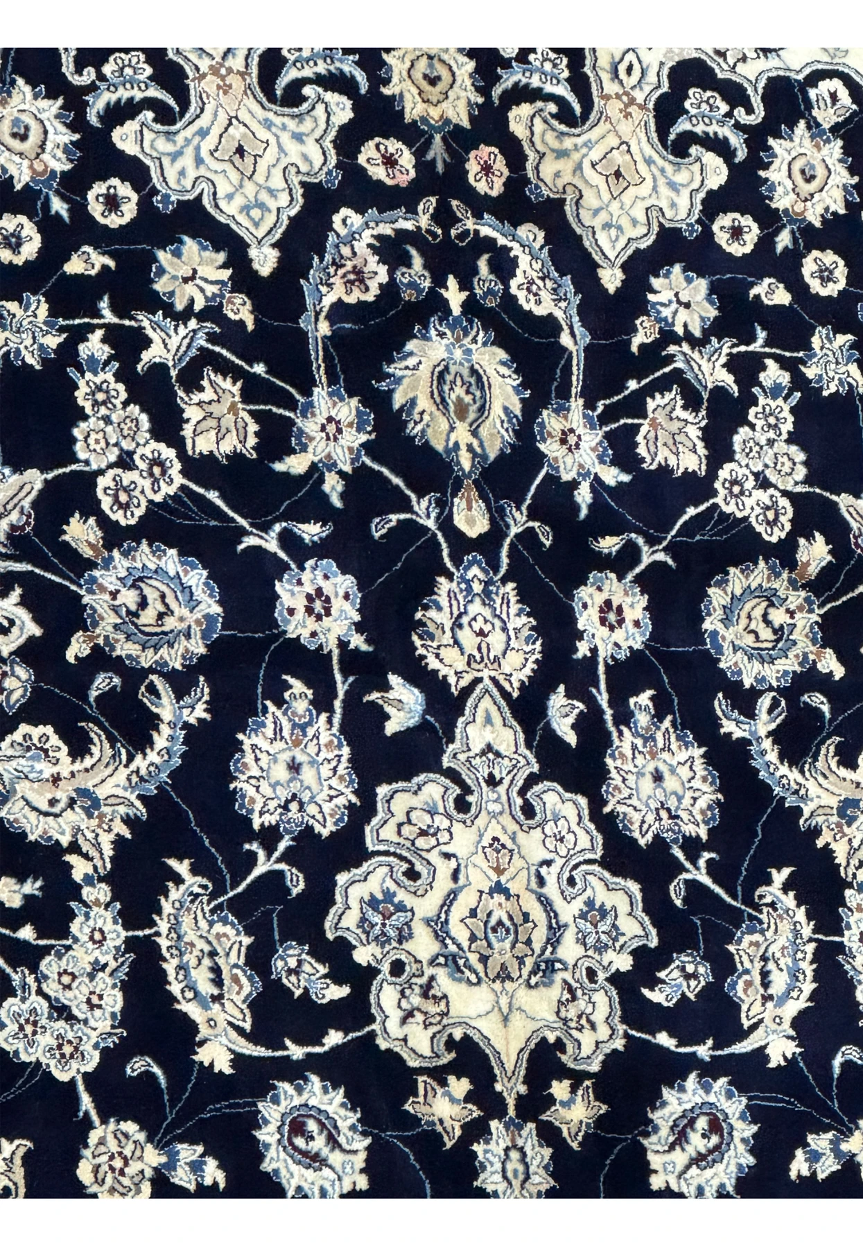 Detailed central pattern of the 13'2 x 19'4 Nain Persian rug