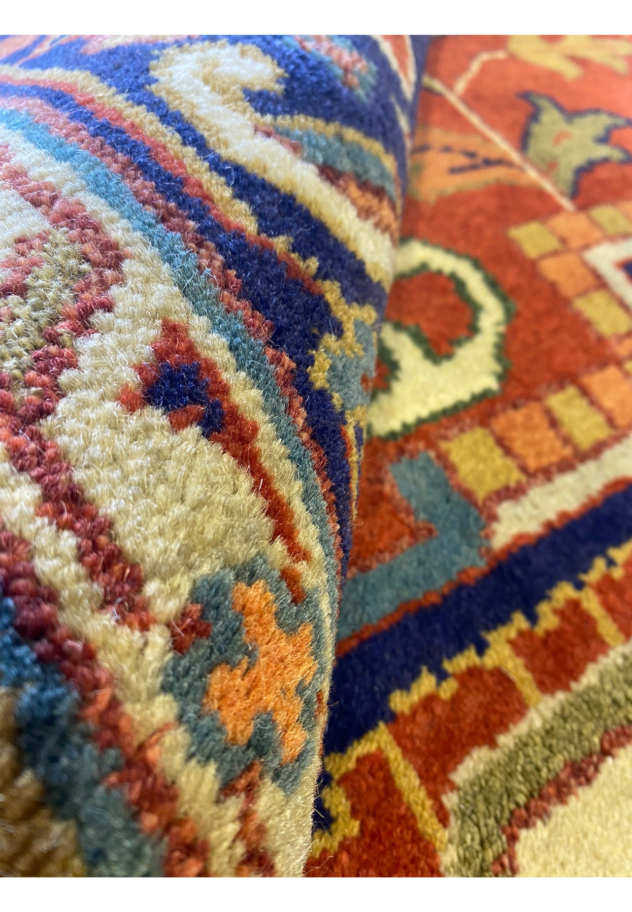 Close-up of the rolled edge of the 12' x 15' Oriental Serapi Rug with detailed patterning.