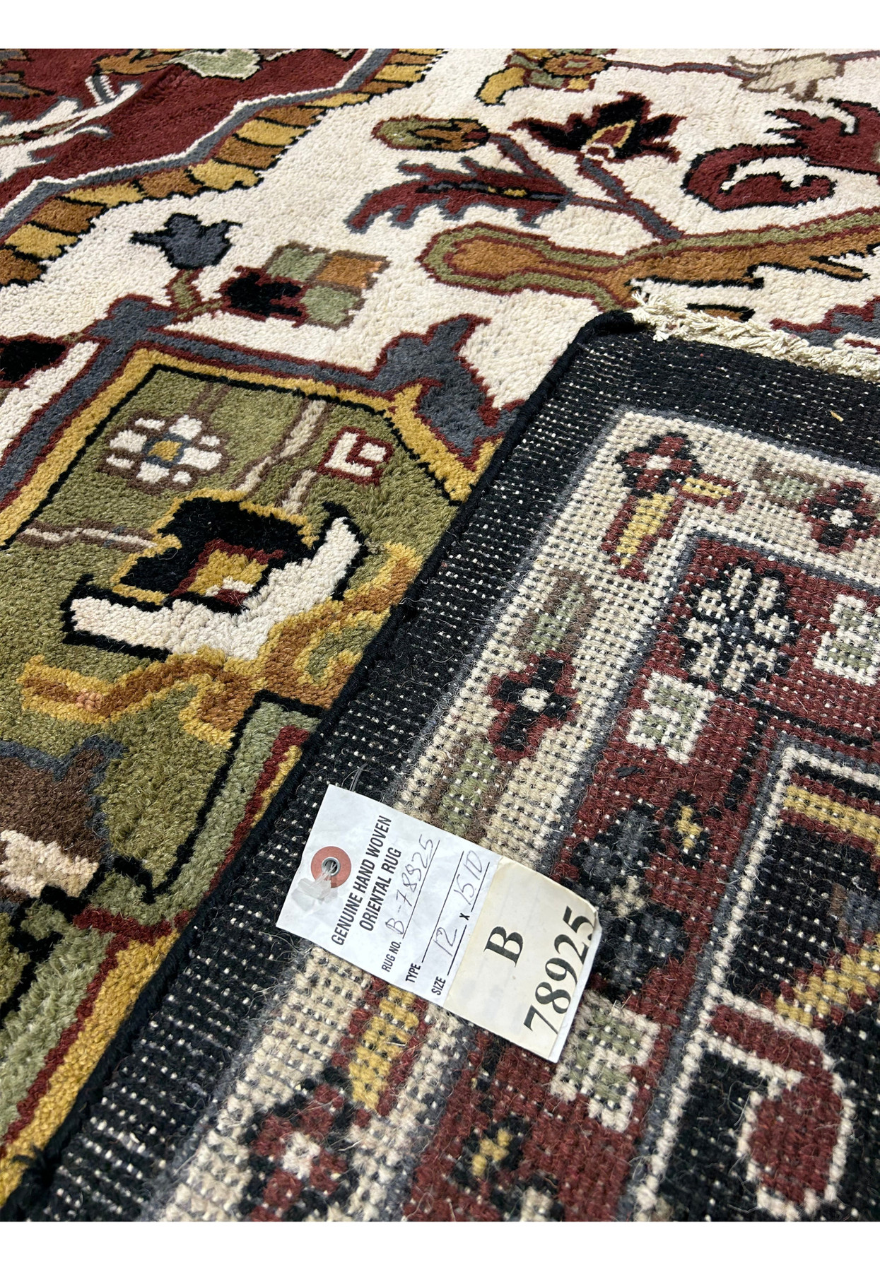 Detailed shot of the folded edge of the 12 x 16 Oriental Heriz Rug with craftsmanship details.