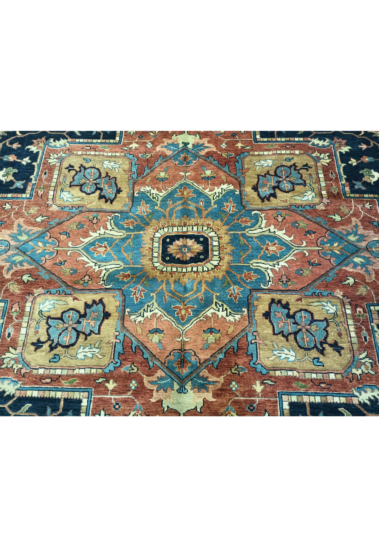 Central medallion detail of 12x15 Serapi Oriental Rug.