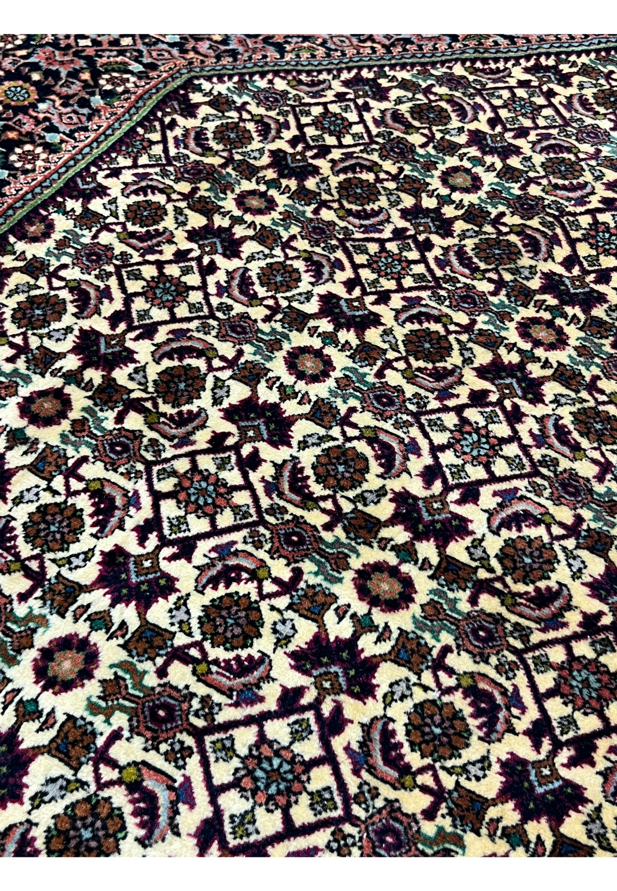 Close up of the inner colors of this 10x13'5 Persian Bijar rugs medallion