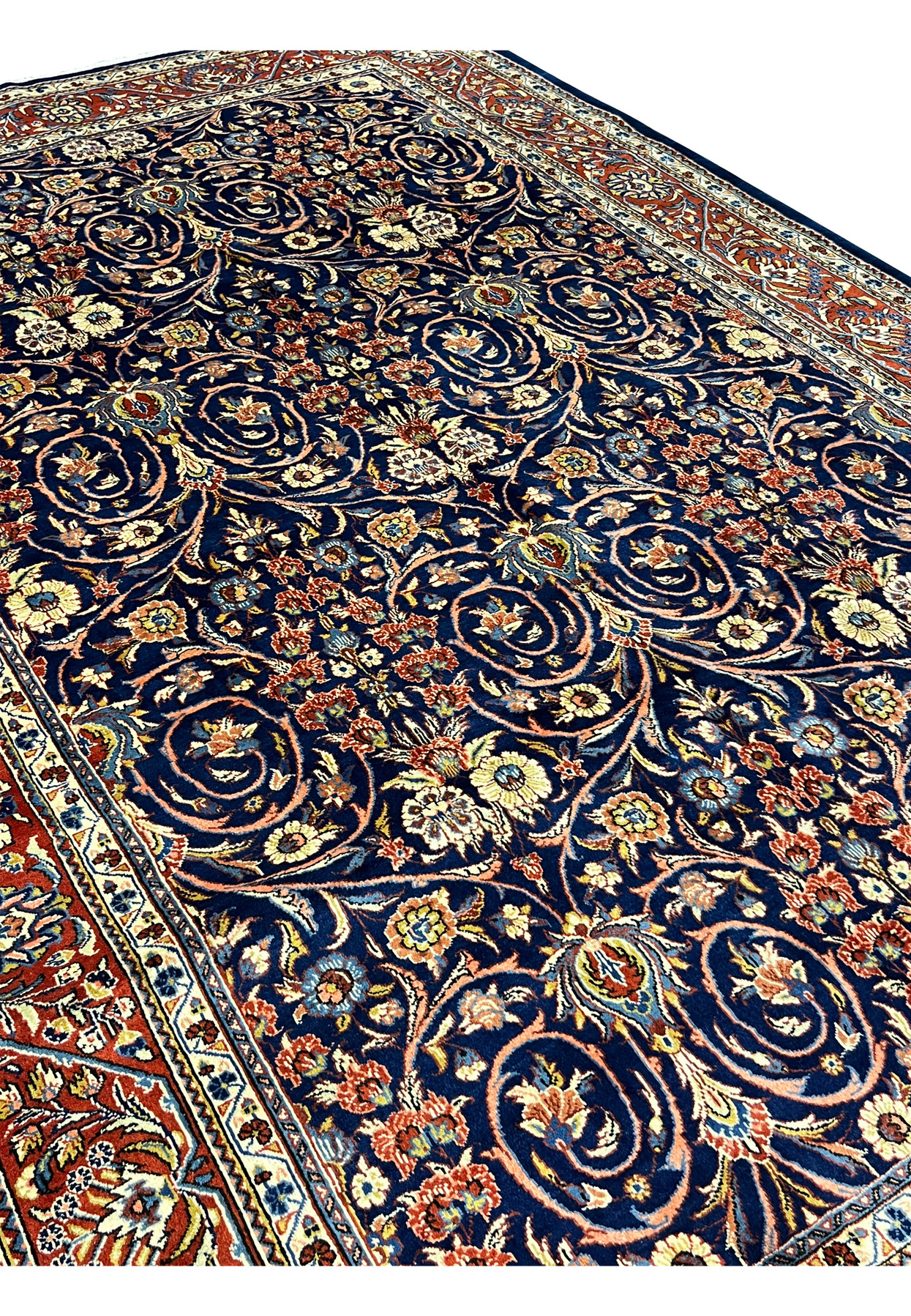 Side angle of hand knotted Persian Sarough rug showing thickness and edge finish