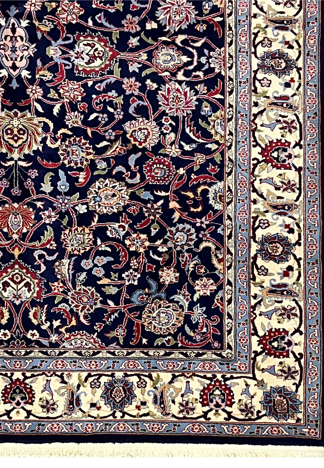Main border of Persian Sarough kork rug highlighting floral rosettes and fine knot definition.