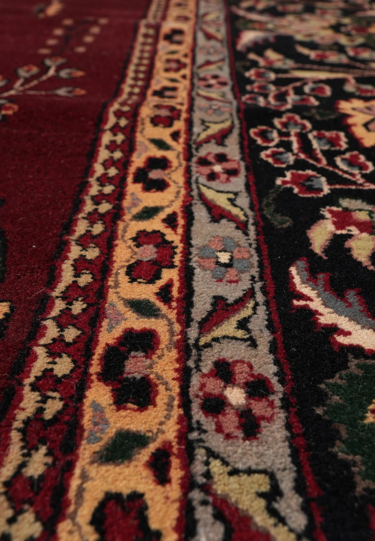Close-up of foundation and knot structure of Sarough rug