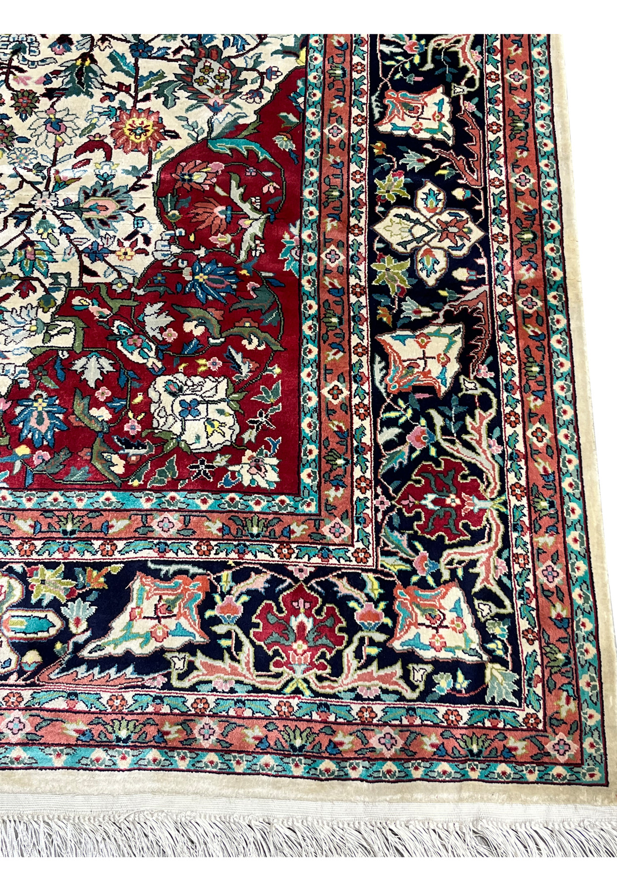 Decorative border of 6 x 9 silk oriental rug with intricate floral pattern
