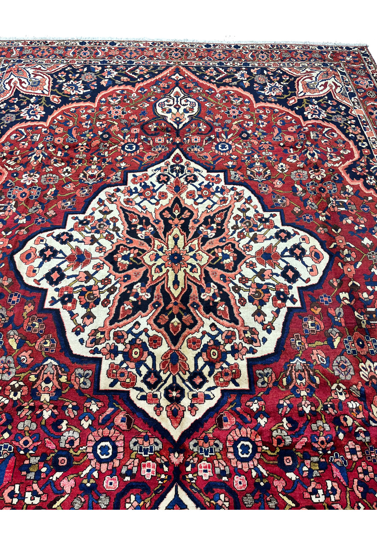 Central ivory star medallion of Persian Bakhtiari rug 10'9 x 13'7, hand-knotted with salmon and navy detail.
