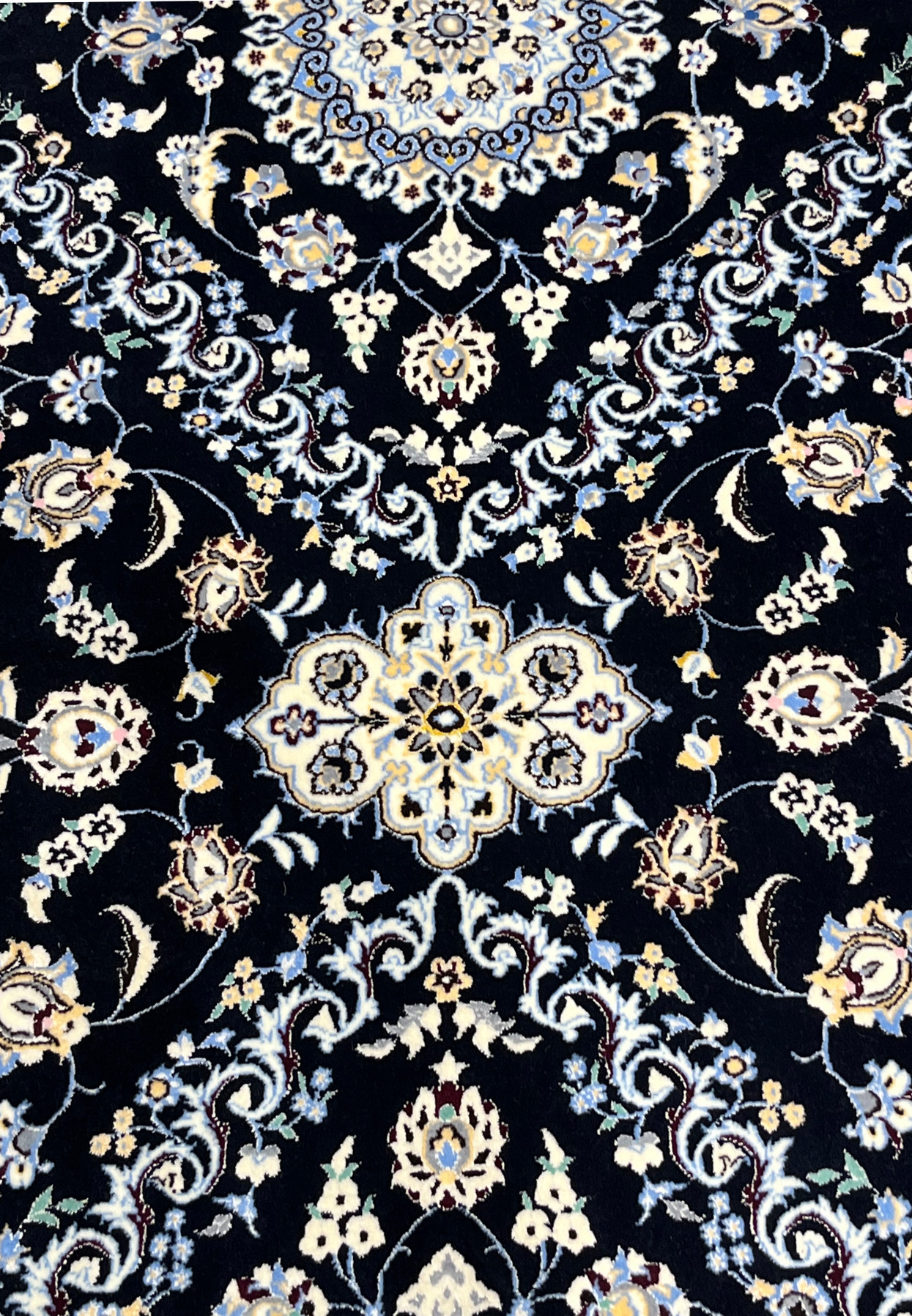 Pattern detail of 3x15 Persian Nain 6La Habibian runner, allover floral with connecting rosette