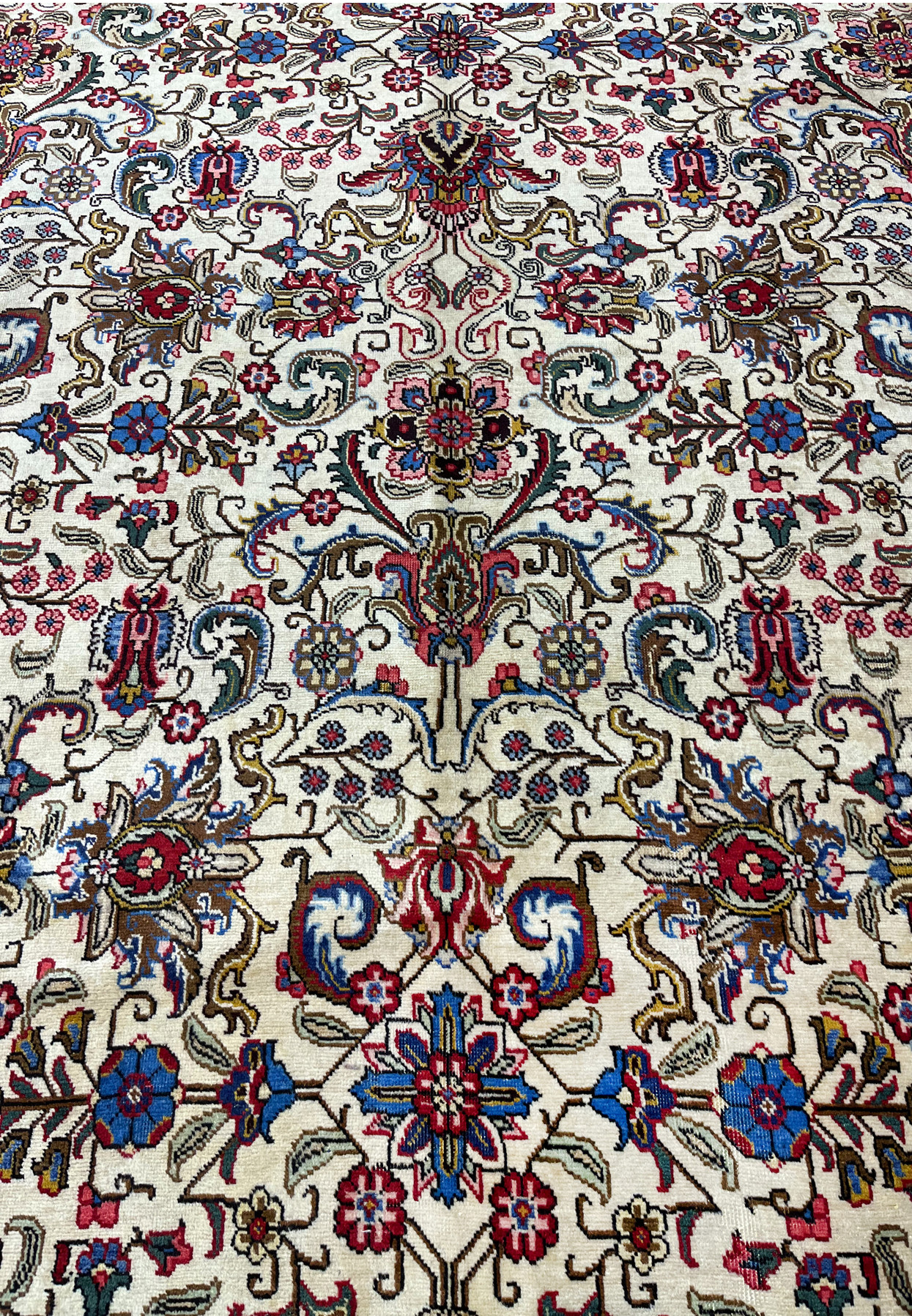 Pattern and motifs Persian Tabriz rug, large palmettes and floral bouquets in red and navy on ivory, authentic workshop drawing