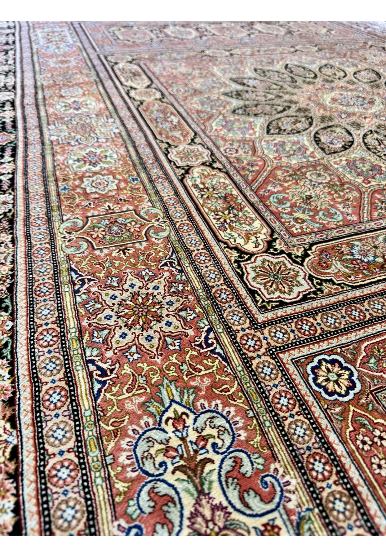 Foundation close-up of Hossein Kashizadeh silk Qum rug, pure silk warp and weft with ultra fine knotting