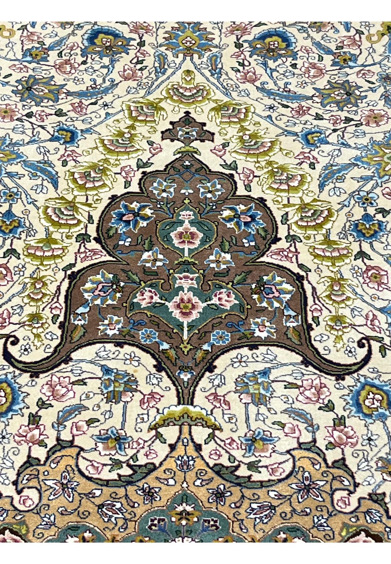 Fine floral patterns of palmettes, roses and vines woven across the ivory silk-highlighted field