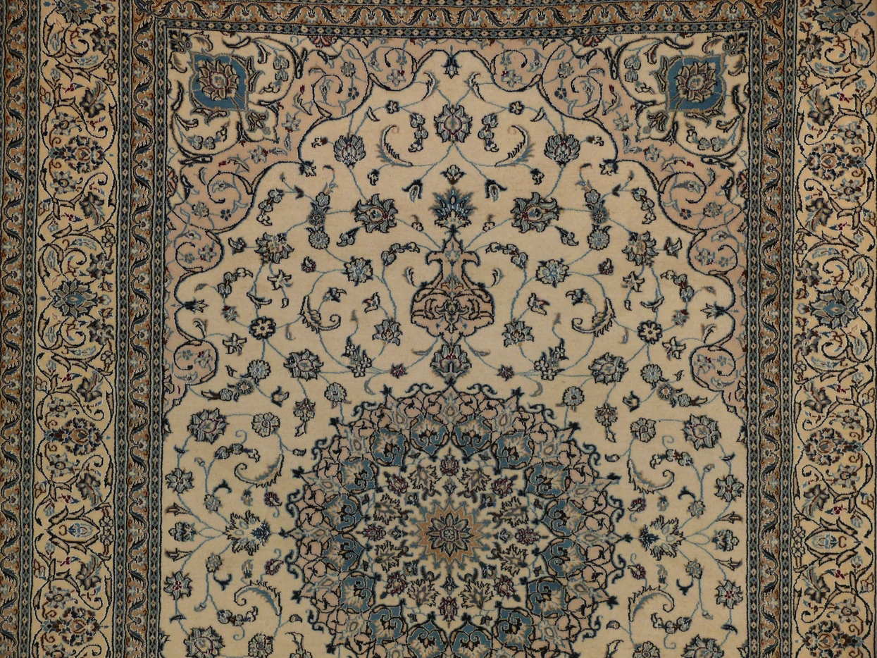 8'2 x 11'7 Persian Nain Rug