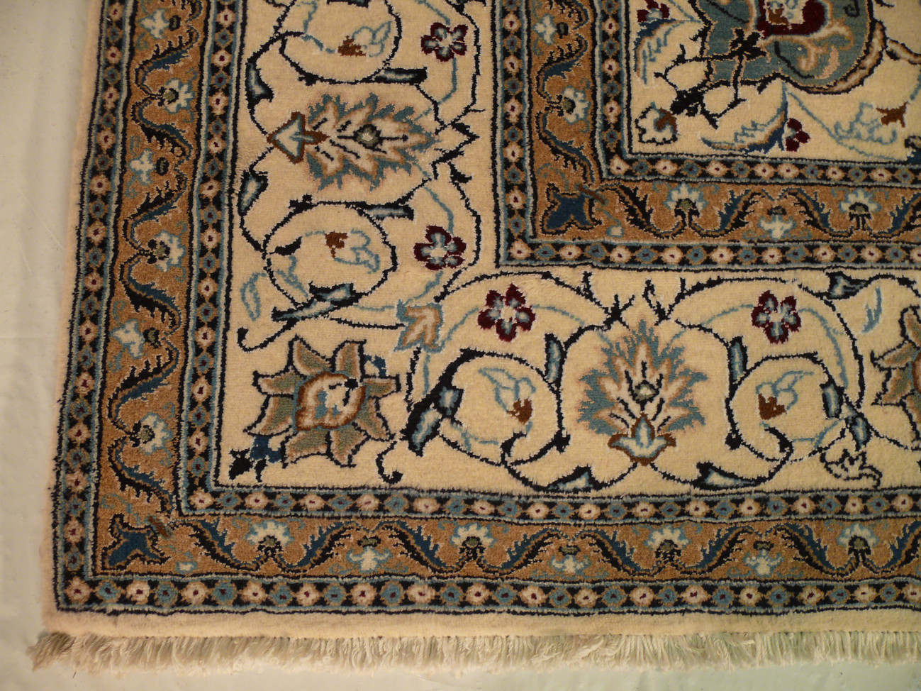 8'3" x 11'5" Persian Nain Rug special medallion