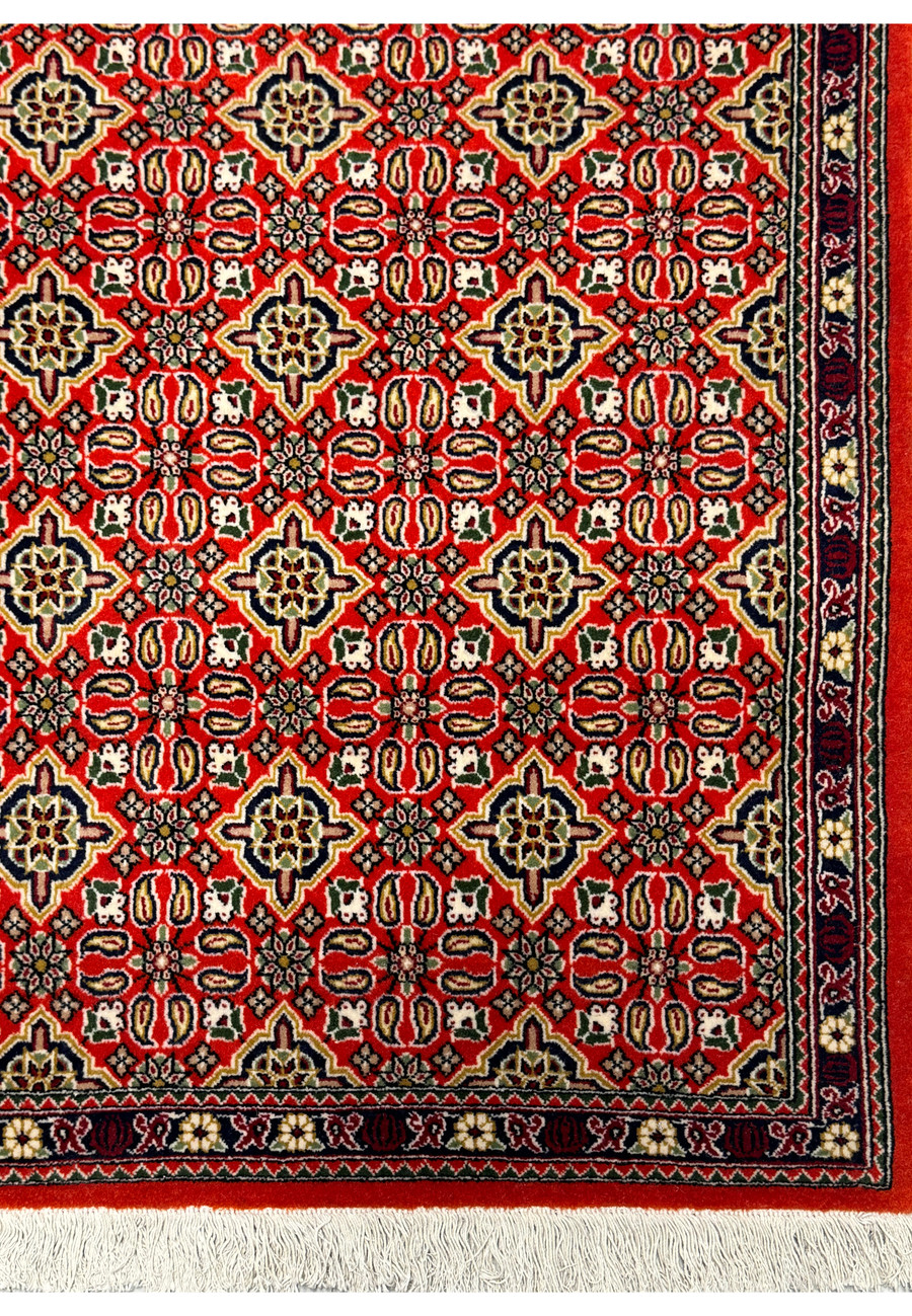 Detailed border of 3x4 Persian Qum Kork Rug