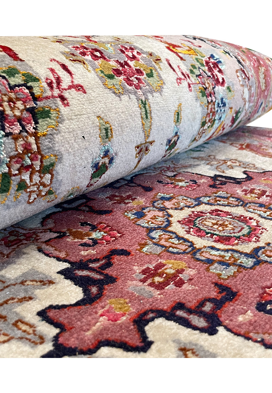 High-resolution Image of the 50 Raj Knot Density in the Persian Tabriz Runner