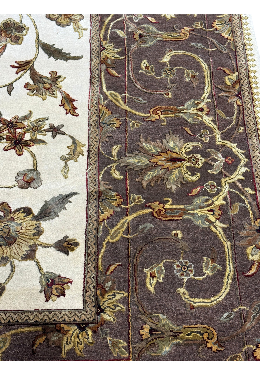 Border picture of this 10x10 Indian chobi square rug.