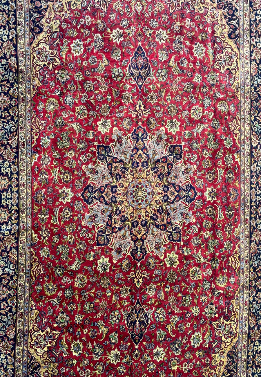 Central medallion of Persian Isfahan rug - Image centered on the elaborate central medallion of the Persian Isfahan rug, illustrating the detailed designs and vibrant color palette.