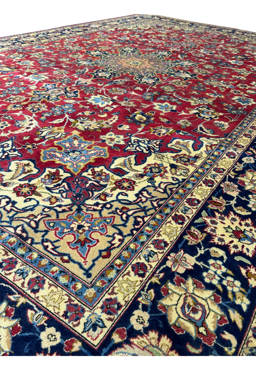 Edge view of a Persian Isfahan rug, highlighting the fine craftsmanship and intricate floral motifs.