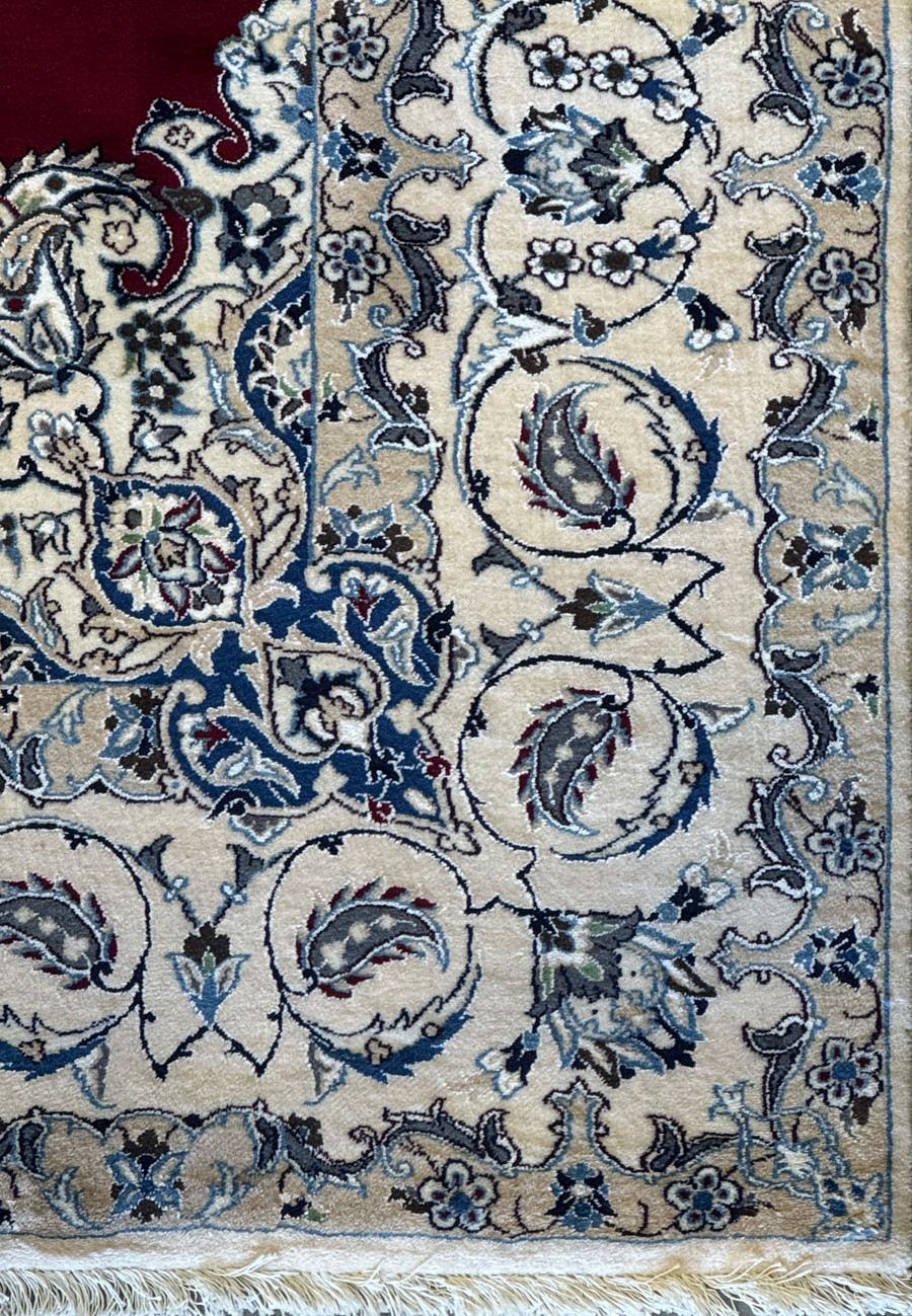 Close-up of the edge of the 6'8 x 10'4 Persian Nain 9LAA Wool & Silk Rug, highlighting the intricate border design