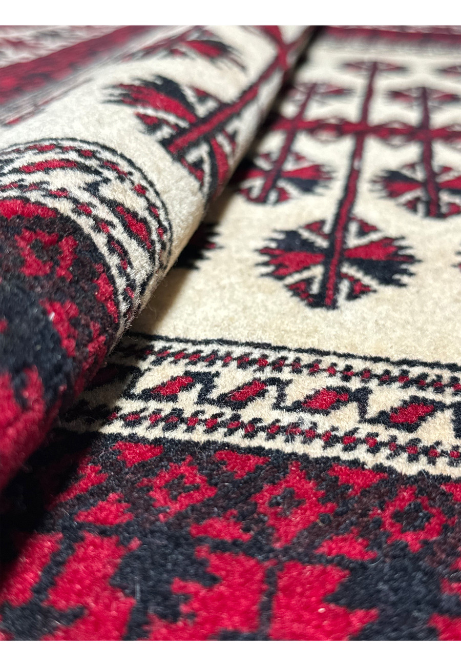 Rolled edge of a 3'6 x 5'4 Persian Baluch Rug showing the thickness and texture.