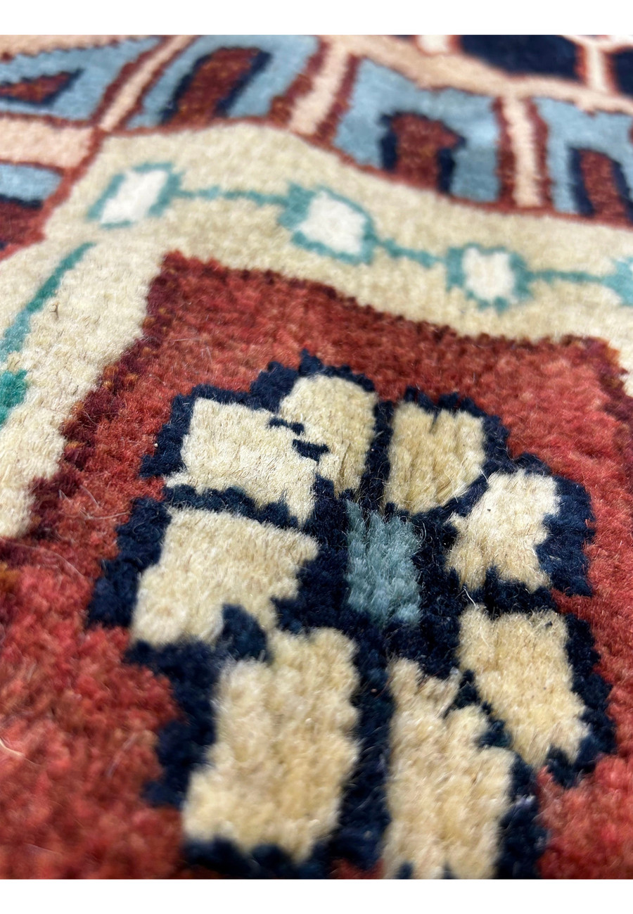 Zoomed texture of the 14 x 24 Beige Red Oriental Serapi Rug revealing the high-quality wool.