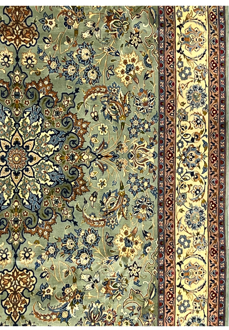 Side and midfield detail showing the transition from border to central design