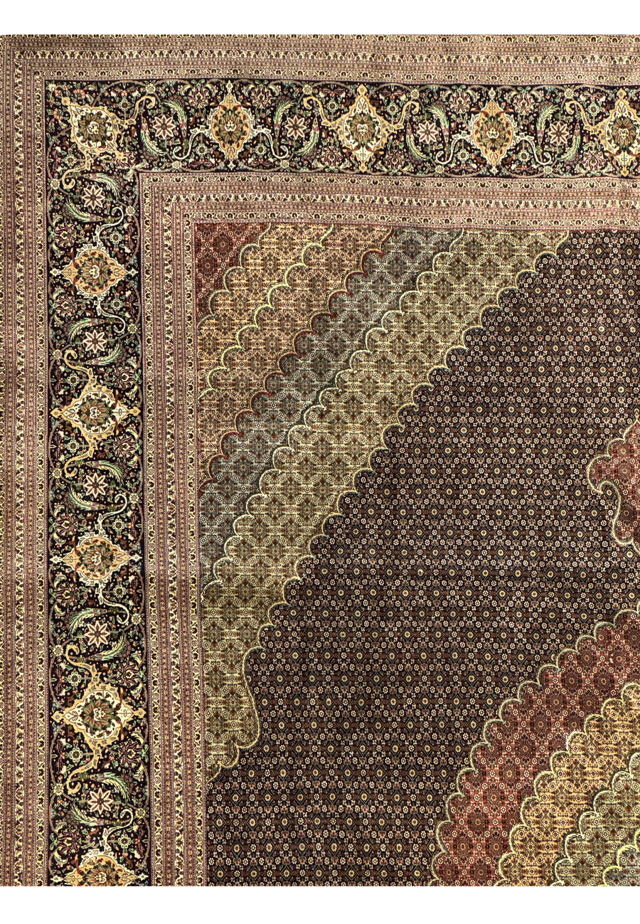 Macro border detail of Persian Tabriz Mahi 50 Raj rug revealing intricate floral drawing, wool texture, and disciplined workshop execution