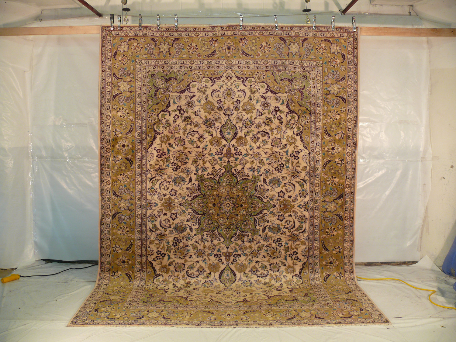 8'9" x 12'2" Persian Isfahan Rug