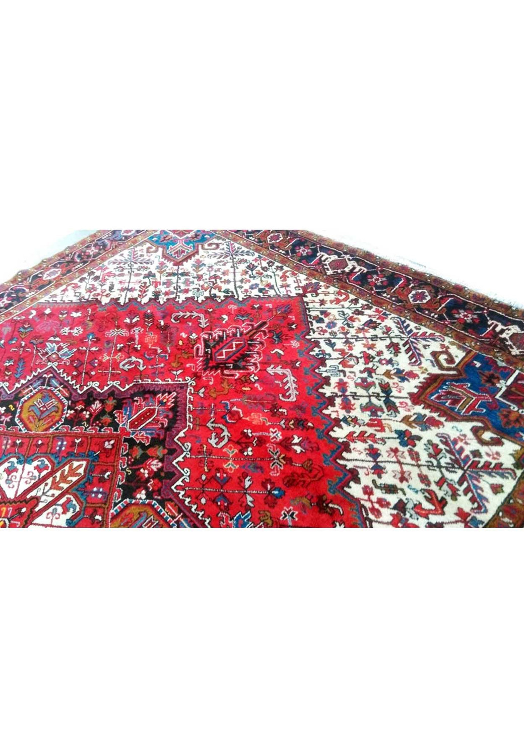 10 x 13 Geometric Persian Heriz Rug 10 x 13 Geometric Persian Heriz Rug