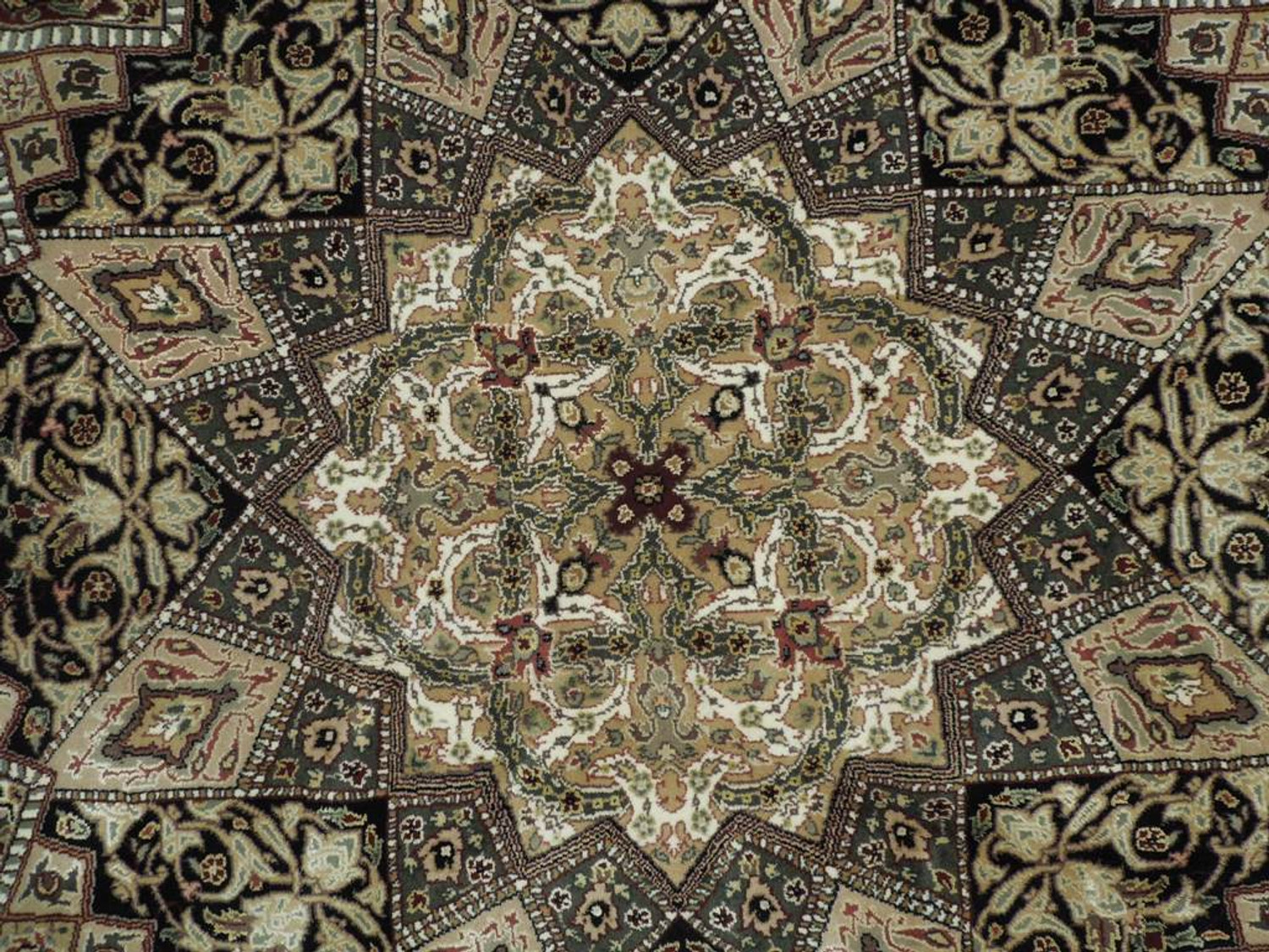 9 x 9 Fine Oriental Isfahan Wool & Silk Rug