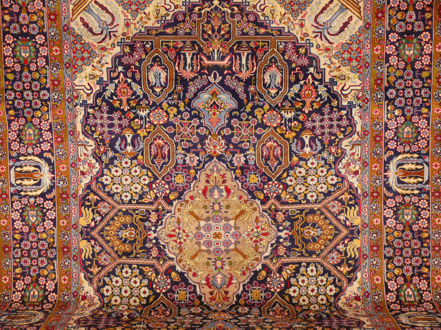 10 x 14 Persian Isfahan Rug with corner Medallion