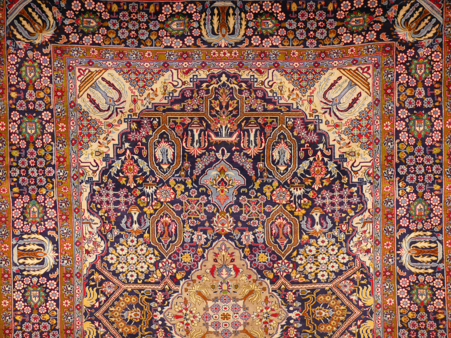 10 x 14 Persian Isfahan Rug with corner Medallion