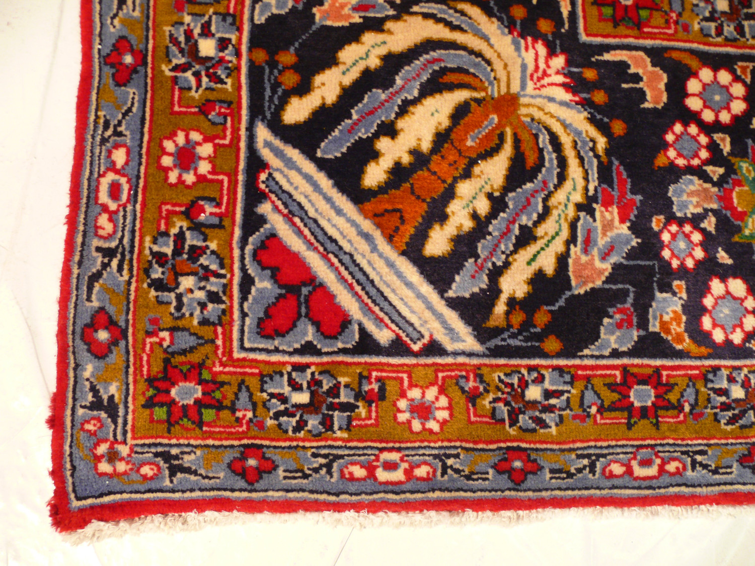 10 x 14 Persian Isfahan Rug with corner Medallion