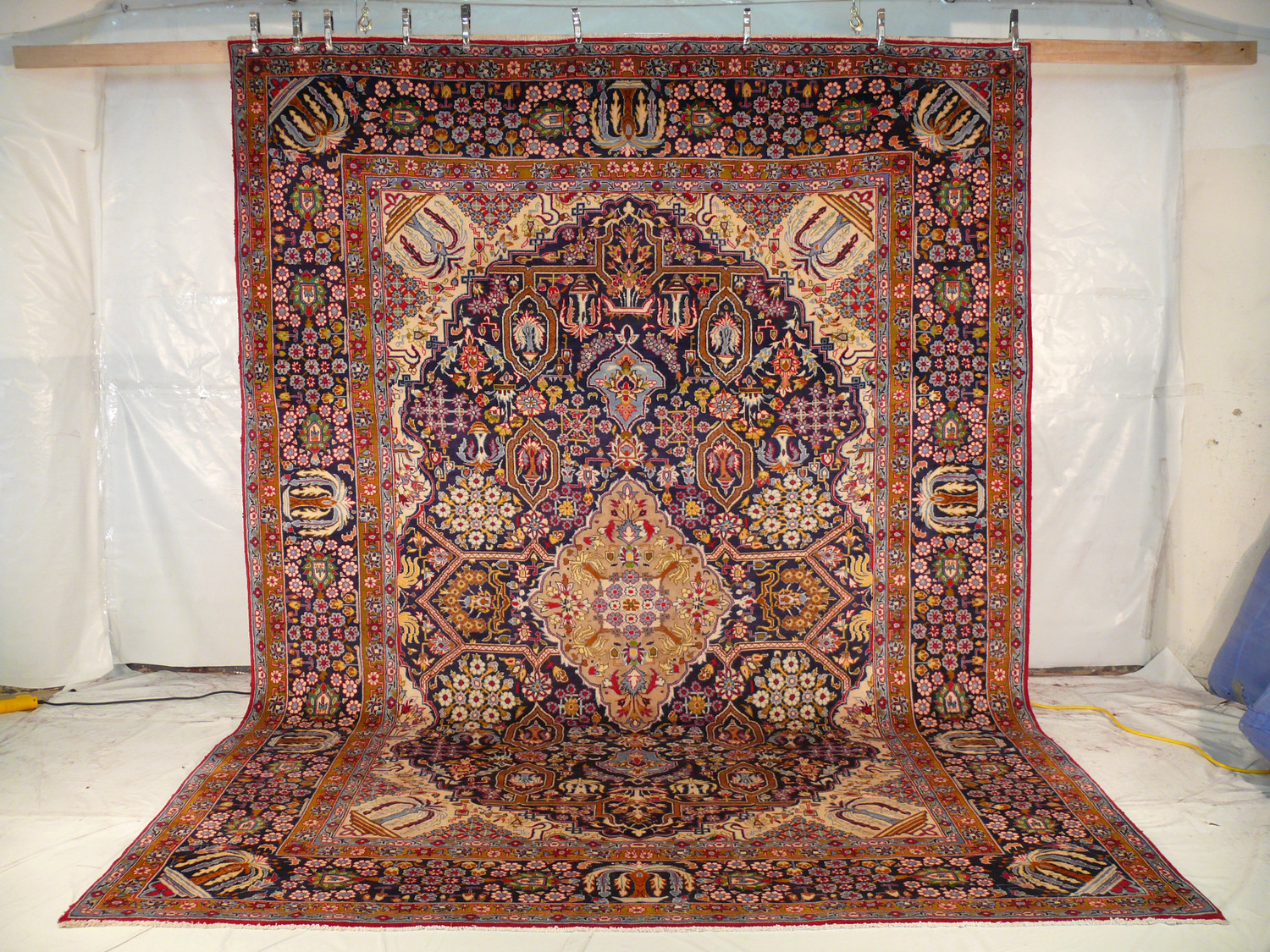 10 x 14 Persian Isfahan Rug with corner Medallion