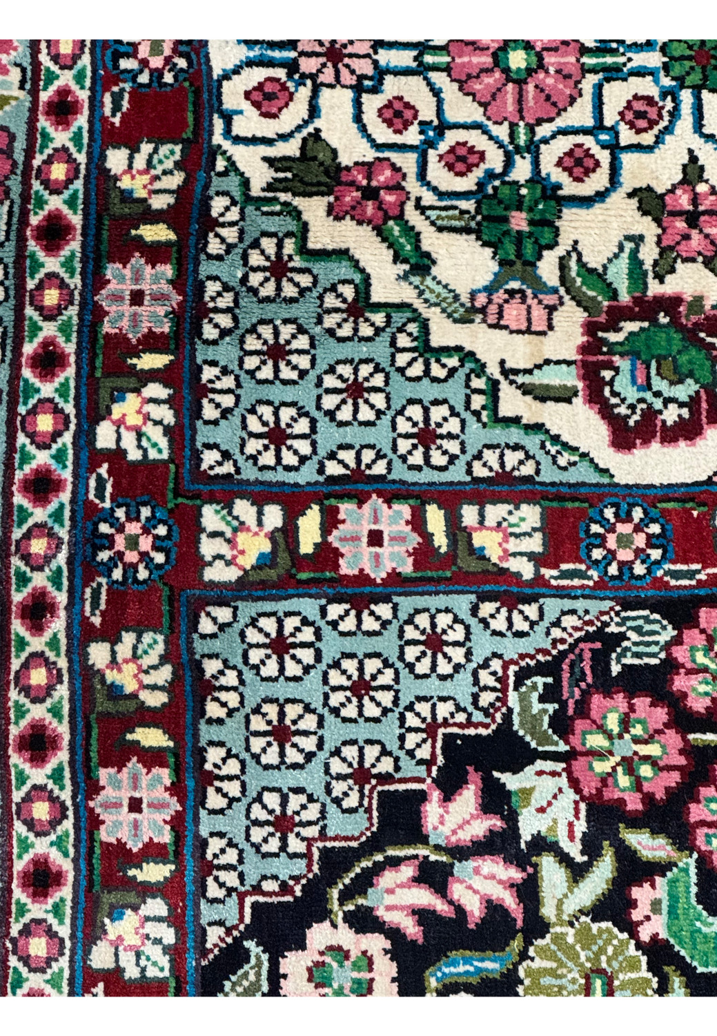 Detailed zoomed in picture of a 5x8 Persian Qum Silk Rug